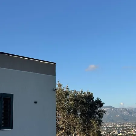 The 别墅 地拉那